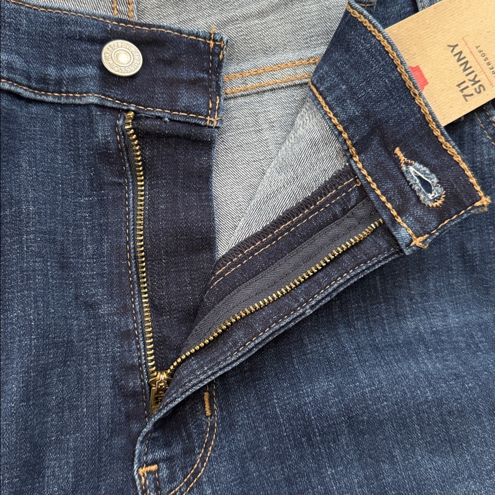 NEW LEVI’S 711 PLUS SIZE SKINNY MID RISE DESTRUCTED ANKLE JEANS - Picture 8 of 14